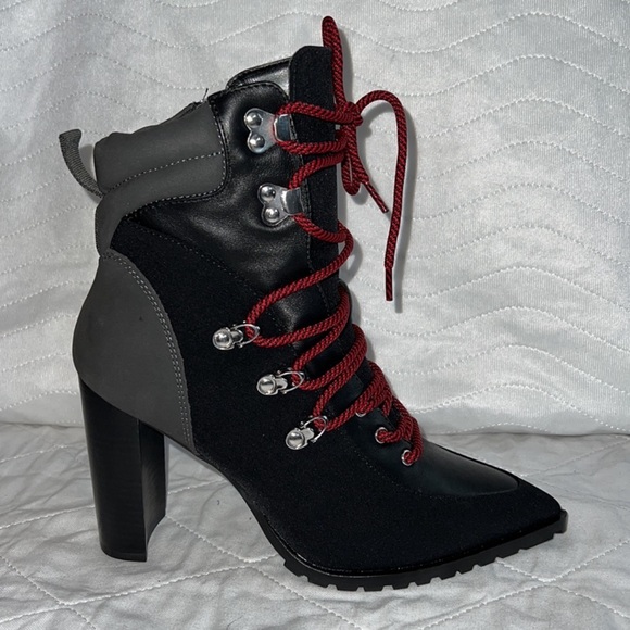 Steve Madden Lace Up Boots Size 8 NWT - Picture 10 of 11